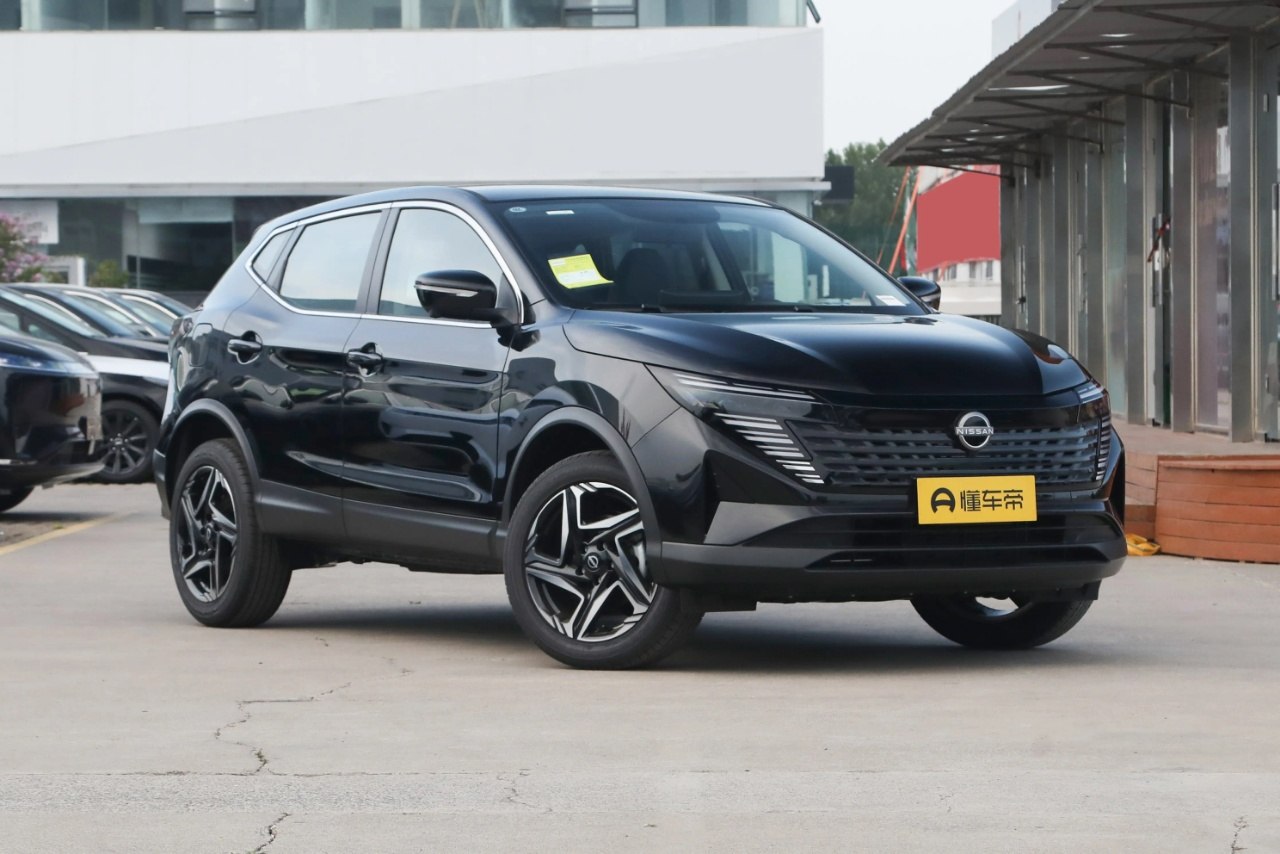 Nissan Qashqai Honor 2.0L CVT XV+ Premium (4)